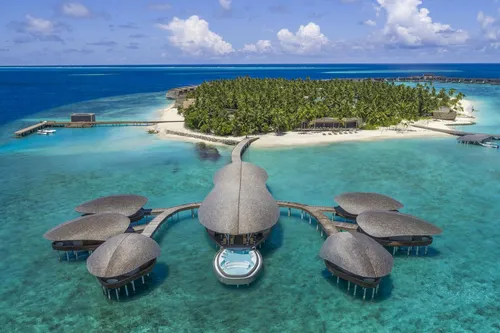 Мальдивы Фото бассейн со стульями и головными уборами