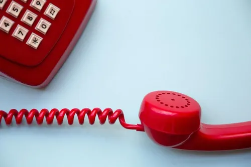 Почему Меняютсяе Обои на телефон красный телефон со шнуром