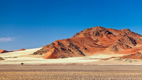 Пустыня Обои на телефон пустынный пейзаж с большой горой