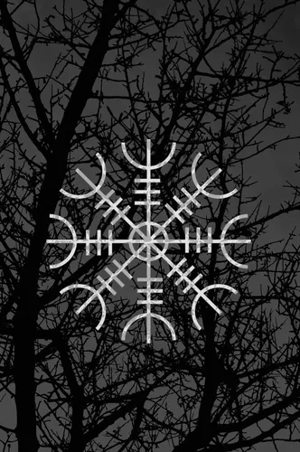 Славянские Руны Обои на телефон черно-белое изображение ворот с деревом на заднем плане