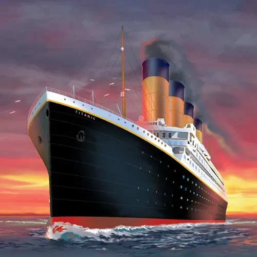 Титаник Обои на телефон большая оранжево-белая лодка с RMS Queen Mary на заднем плане