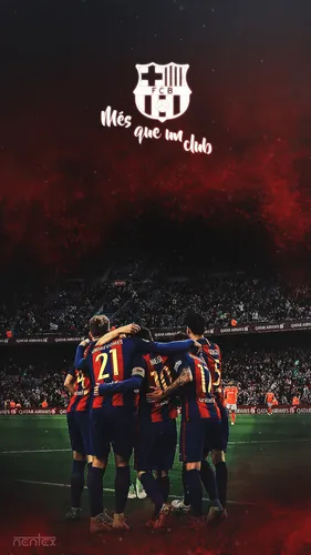 Фк Барселона Обои на телефон группа футболистов, обнимающихся на поле с большой толпой на заднем плане