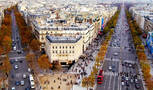 Франция Обои на телефон городская улица с автомобилями и зданиями