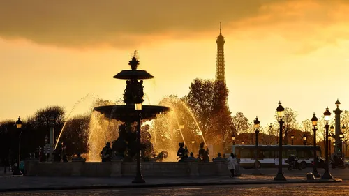 Франция Обои на телефон фонтан с башней на заднем плане