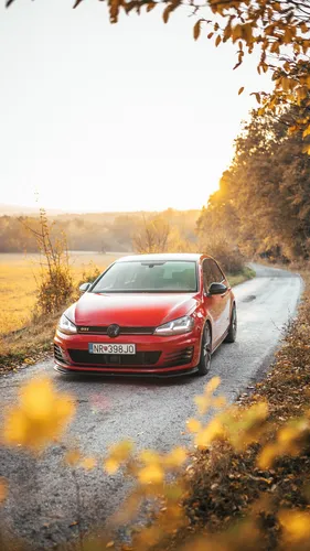 Golf 4 Обои на телефон красный автомобиль на дороге