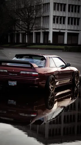 Nissan Skyline Обои на телефон автомобиль, припаркованный на мокрой дороге