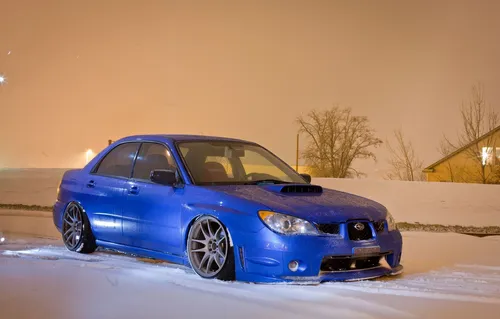 Subaru Impreza Обои на телефон синяя машина, припаркованная в снегу
