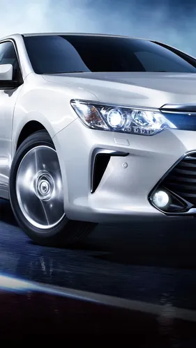 Toyota Camry Обои на телефон белый автомобиль, обращенный спереди к камере