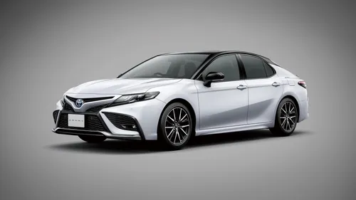 Toyota Camry Обои на телефон серебристый автомобиль на черном фоне