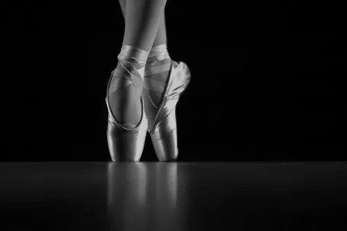 Балерина Обои на телефон ноги человека, положив ноги на стол