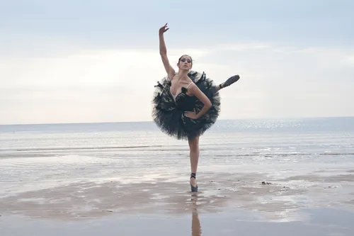 Балерина Обои на телефон человек прыгает в воздух на пляже