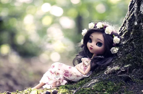 Барби Обои на телефон кукла, лежащая на дереве