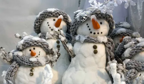 Бесплатные Зима Обои на телефон группа снеговиков