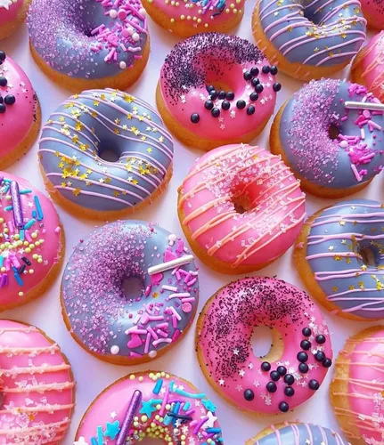Вкусные Обои на телефон группа красочных пончиков