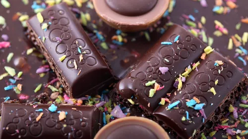 Вкусные Обои на телефон группа шоколадных конфет