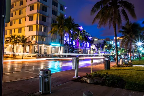 Майами Обои на телефон бассейн с пальмами и зданиями