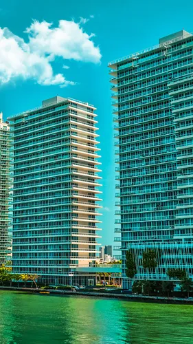 Майами Обои на телефон пара высоких зданий рядом с водоемом