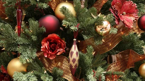 Новогодние В Хорошем Качестве Обои на телефон украшенная елка