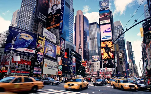 Билли Кристал, Новогодний Нью Йорк Обои на телефон оживленная городская улица с Таймс-сквер на заднем плане
