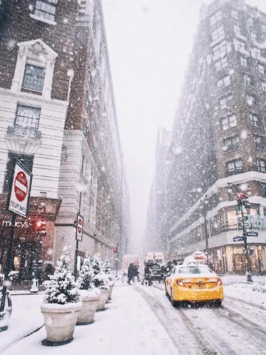 Новогодний Нью Йорк Обои на телефон улица со снегом и зданиями сбоку