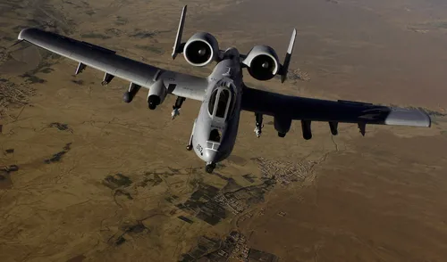 Авиация Обои на телефон военный самолет, пролетающий над пустыней