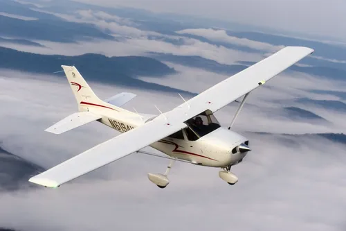 Авиация Обои на телефон маленький белый самолет, летящий в небе