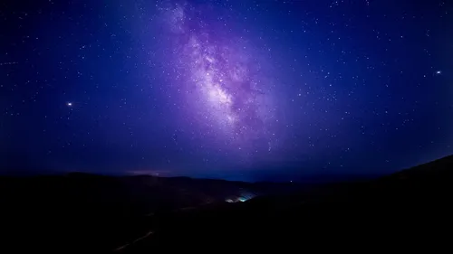 В Hd Качестве Обои на телефон звездное ночное небо над горным хребтом