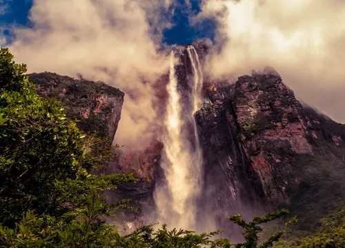 Водопад Горы Обои на телефон Водопад Анхель в скалистой местности