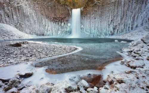 Водопад Горы Обои на телефон водопад в заснеженном месте