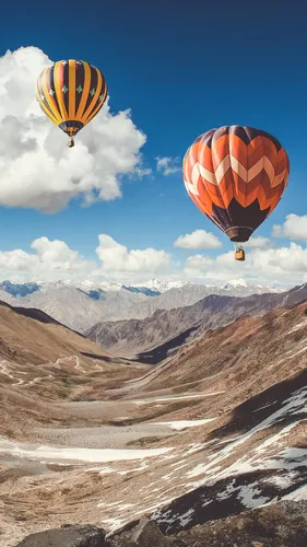 Воздушные Шарики Обои на телефон группа воздушных шаров в небе над горами
