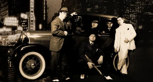 Гангстер Обои на телефон группа мужчин, стоящих рядом с автомобилем