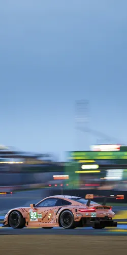Гонки Обои на телефон гоночный автомобиль на трассе