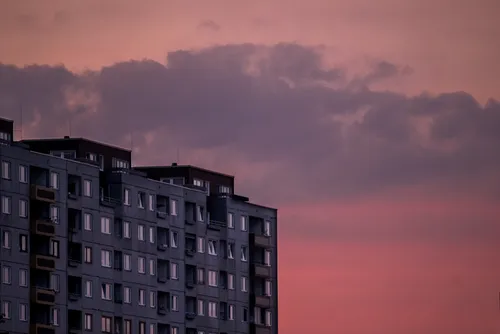 Здания Обои на телефон здание с облачным небом