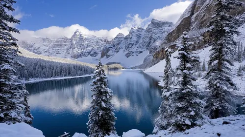 Зимний Пейзаж Обои на телефон озеро, окруженное заснеженными горами