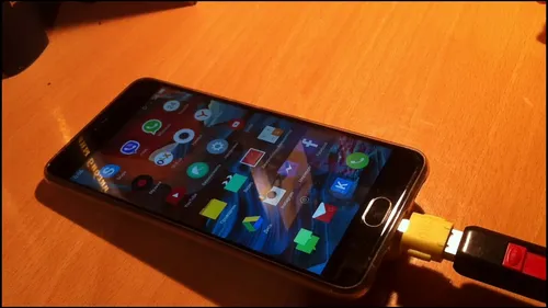 Мейзу М5 Обои на телефон мобильный телефон на столе