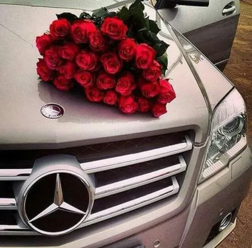 Машина Фото букет красных роз на машину