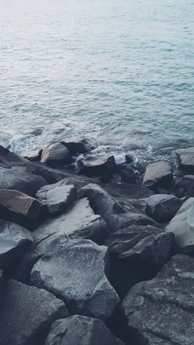 Морские Камни Обои на телефон группа скал у воды