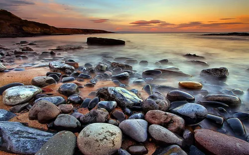 Морские Камни Обои на телефон скалистый пляж с закатом