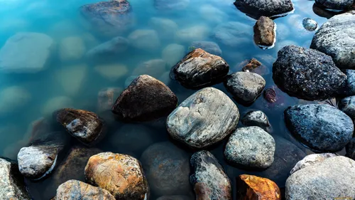 Морские Камни Обои на телефон группа камней в воде