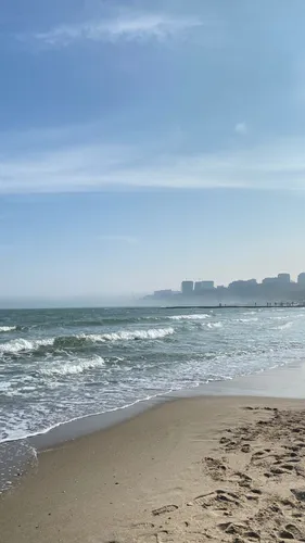 Одесса Обои на телефон пляж с волнами и город вдали
