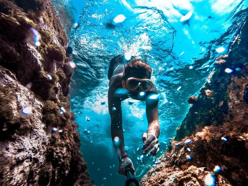Плавание Обои на телефон человек под водой с аквалангом