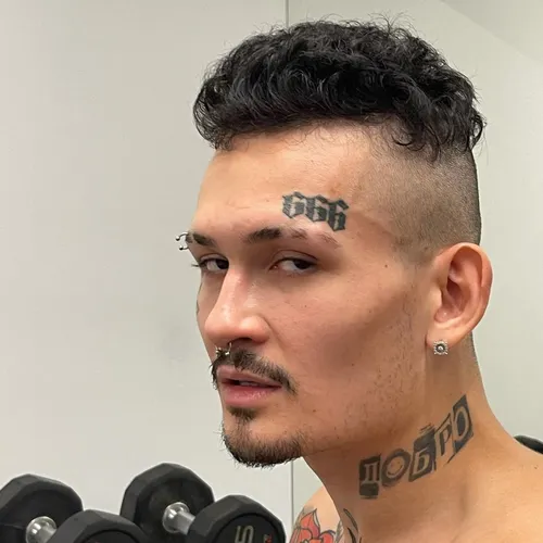 Моргенштерн Фото мужчина с татуировками на шее