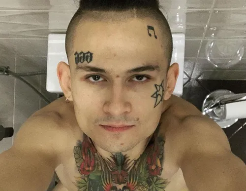 Моргенштерн Фото мужчина с татуировками на груди