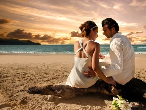 Романтика Обои на телефон мужчина и женщина сидят на пляже