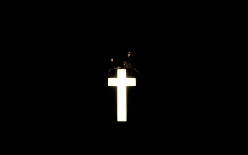 С Крестами Обои на телефон свет в темноте