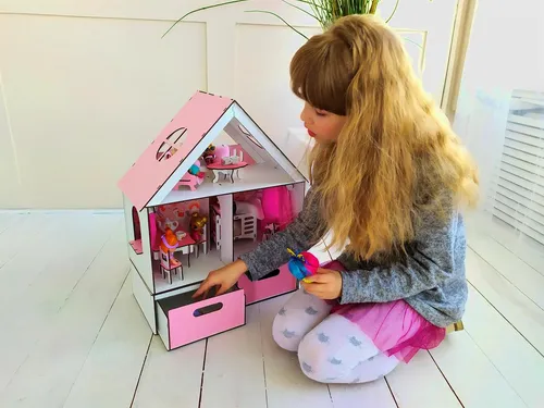 С Куклами Лол Обои на телефон девочка, сидящая на полу с розовой коробкой и игрушкой