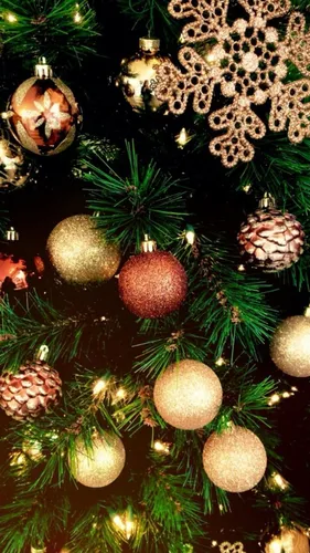 С Новым Годом Обои на телефон дерево, украшенное орнаментами