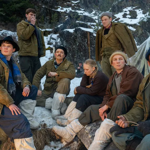 Егор Бероев, Перевал Дятлова Фото группа мужчин, сидящих на скале