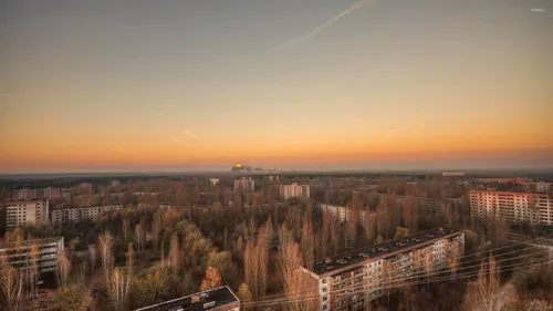 Чернобыль Обои на телефон город с деревьями и зданиями