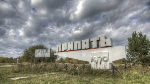 Чернобыль Обои на телефон здание с граффити